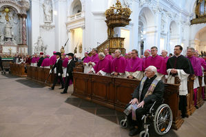 Abschlussvesper der Bischofskonferenz mit Austeilung des Bonifatiussegens (Foto: Karl-Franz Thiede)